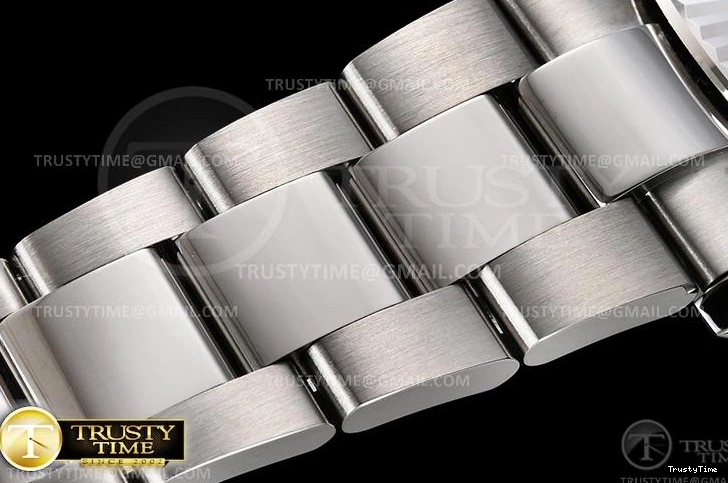 1104 ComfortFit R2DJ0257A – DJ2 41mm 658